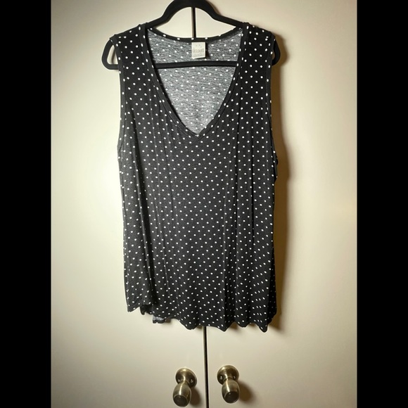 Sleeveless V-neck Top - Picture 1 of 1